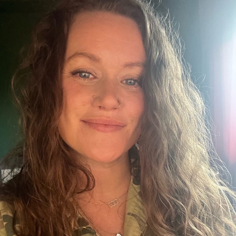 Meet your Posher, Adria